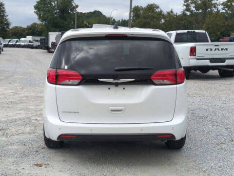 2026 Chrysler Voyager LX