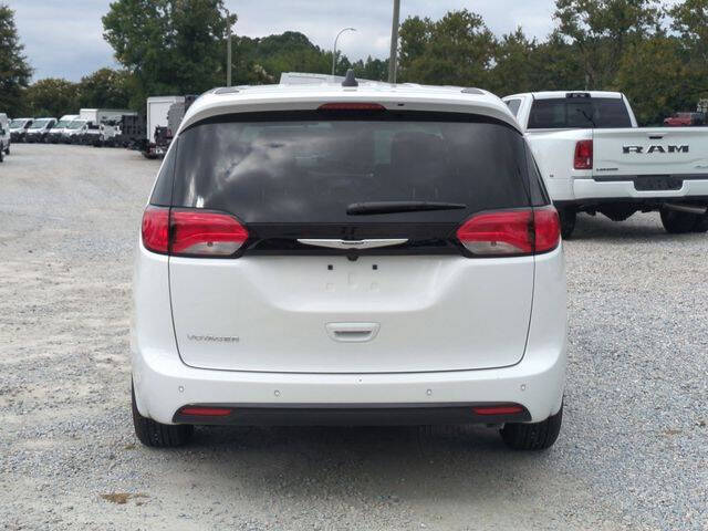 2026 Chrysler Voyager LX