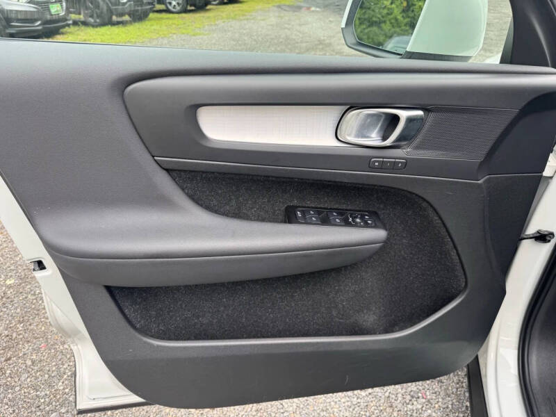 2021 Volvo XC40 T5 Momentum