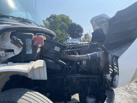 2006 Freightliner M2 106