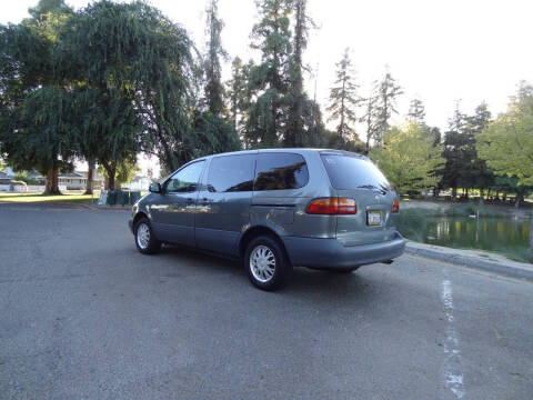2000 Toyota Sienna CE