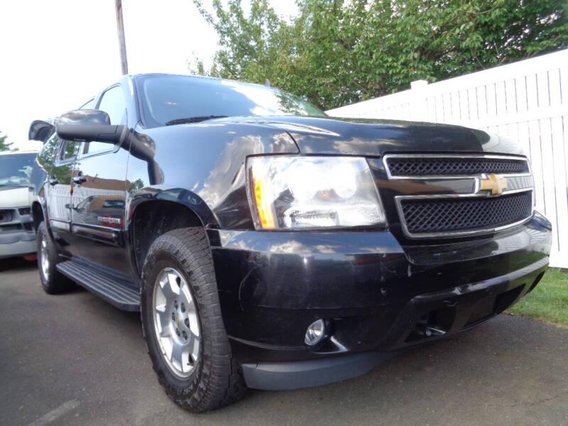 2012 Chevrolet Suburban LT photo 4