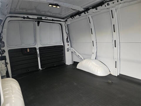 2025 Chevrolet Express 3500