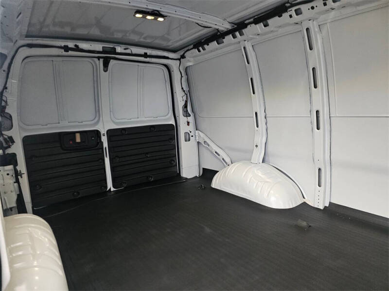 2025 Chevrolet Express 3500