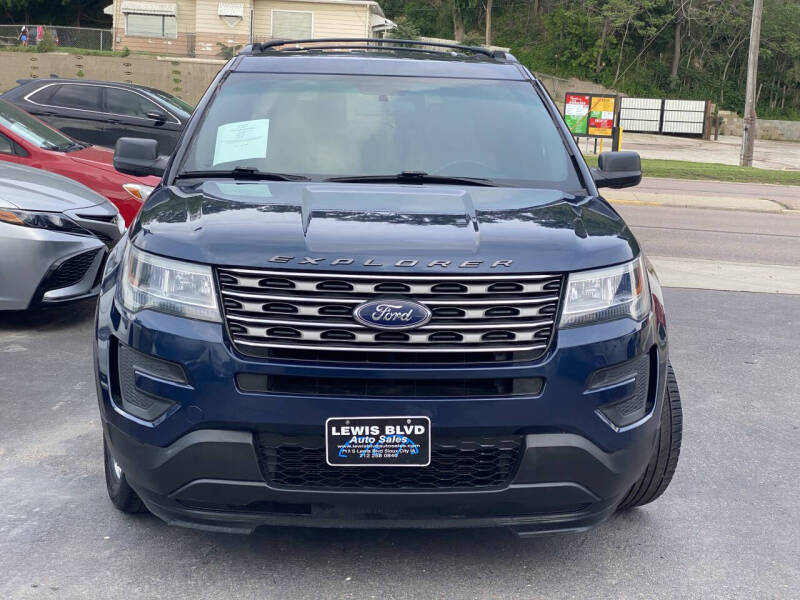 2016 Ford Explorer Base's photo