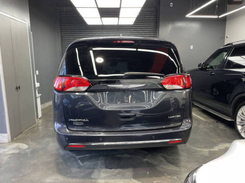 2020 Chrysler Pacifica Limited 35th Anniversary