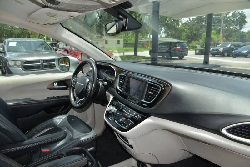 2019 Chrysler Pacifica Touring L
