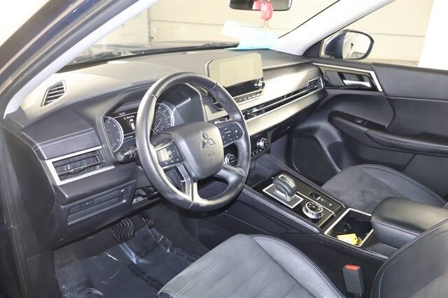 2023 Mitsubishi Outlander SE