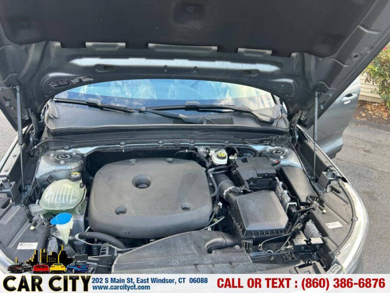 2019 Volvo XC40 T5 Momentum