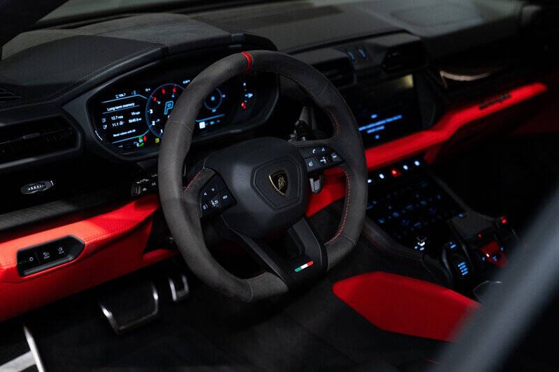 2025 Lamborghini Urus SE