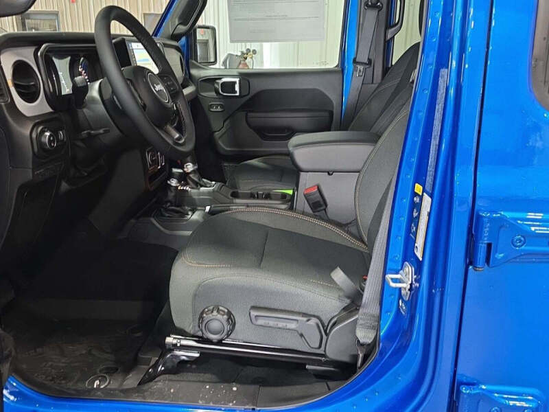 2025 Jeep Gladiator Sport