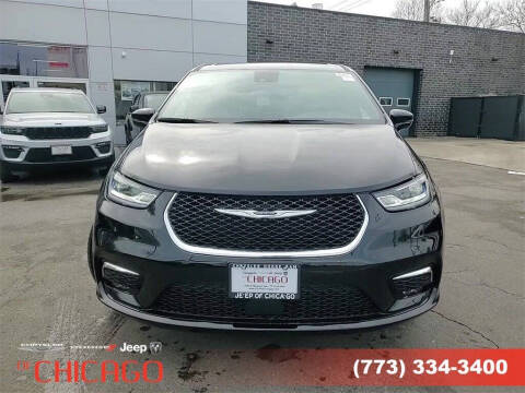 2025 Chrysler Pacifica Select