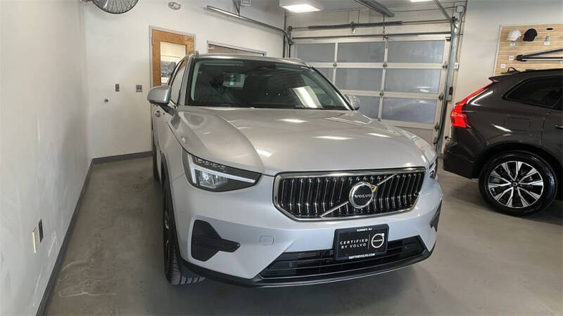 2025 Volvo XC40 B5 Core Bright Theme