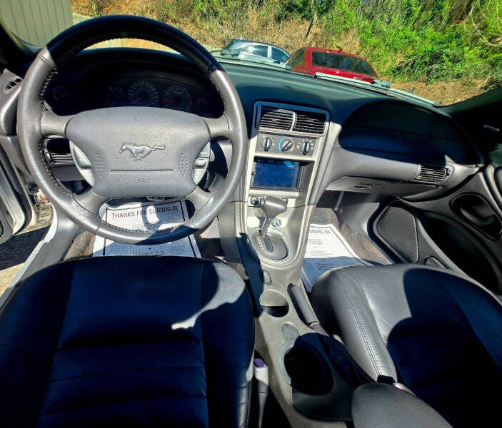 2004 Ford Mustang GT Deluxe