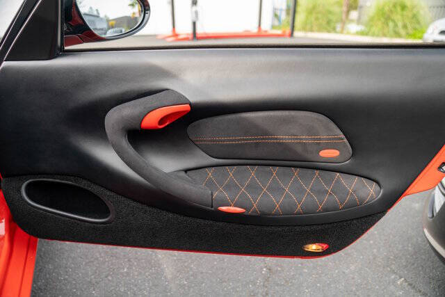 2003 Porsche 911 32