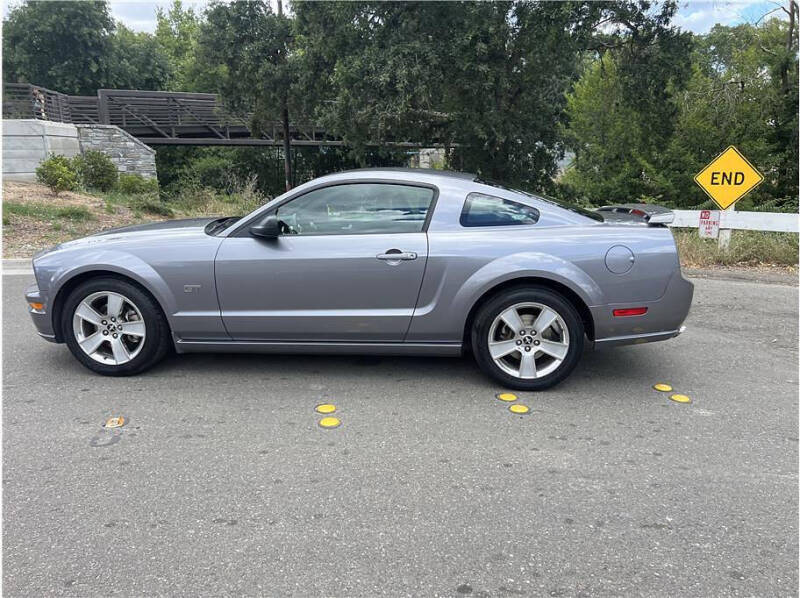 2006 Ford Mustang GT Deluxe