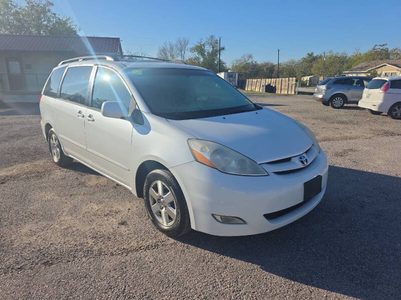 2008 Toyota Sienna XLE's photo