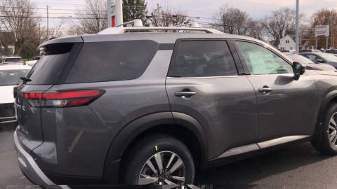 2025 Nissan Pathfinder SL