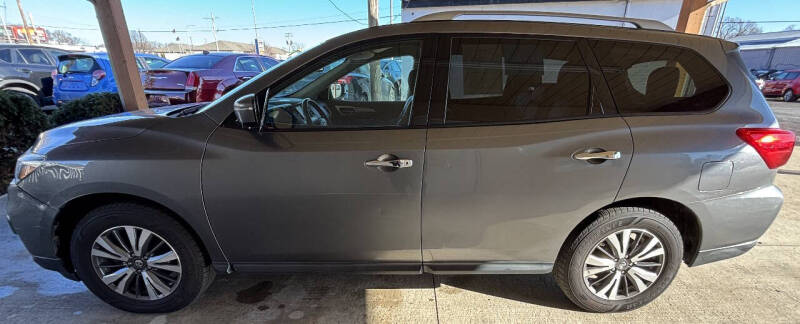 2017 Nissan Pathfinder SL
