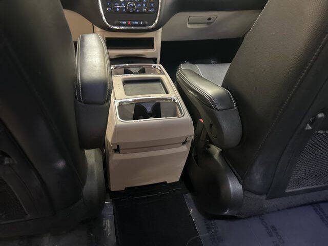 2016 Chrysler Town and Country Touring