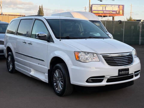 2014 Chrysler Town and Country Touring-L