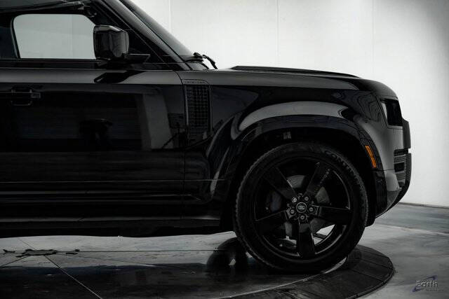 2024 Land Rover Defender 130 P400 X-Dynamic SE