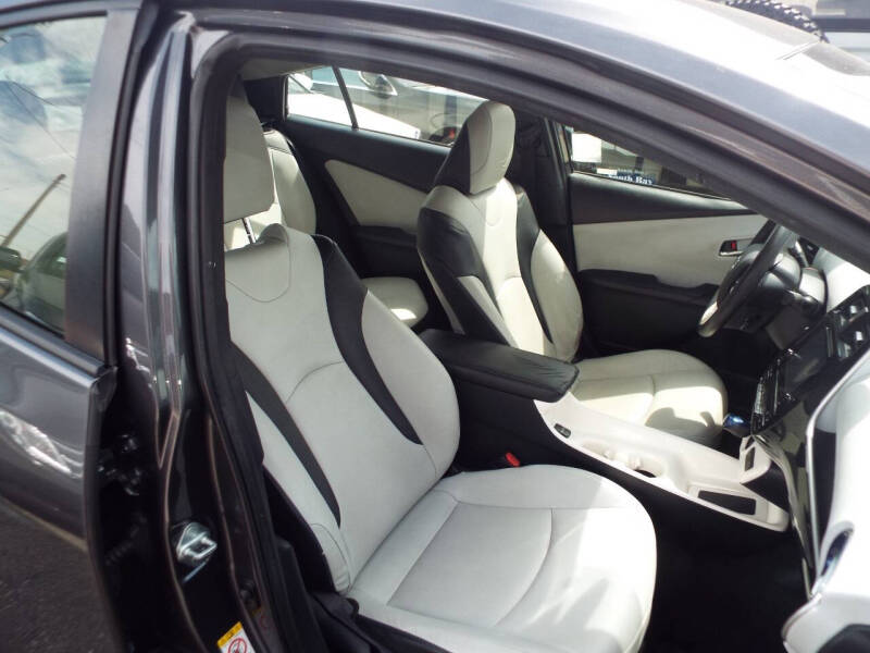 2016 Toyota Prius Three