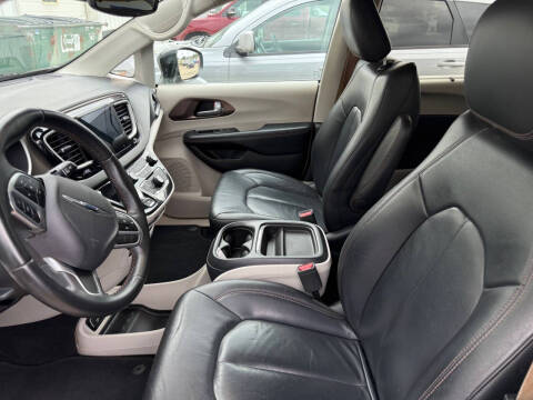 2017 Chrysler Pacifica Touring-L