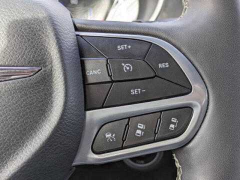 2025 Chrysler Voyager LX