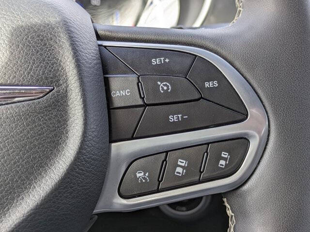 2025 Chrysler Voyager LX