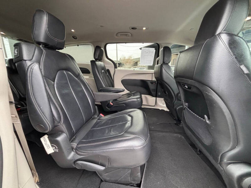 2022 Chrysler Pacifica Touring L