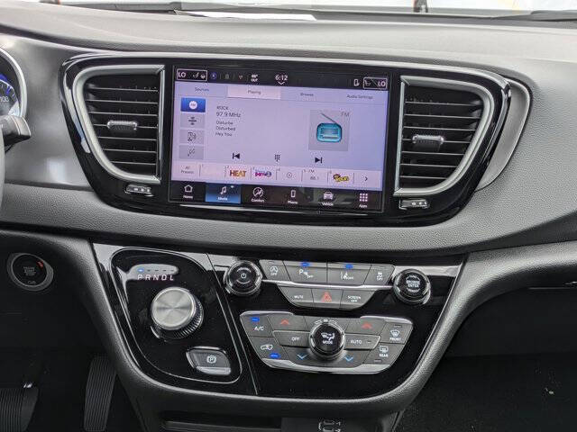 2026 Chrysler Voyager LX