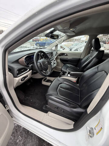 2020 Chrysler Voyager LXi