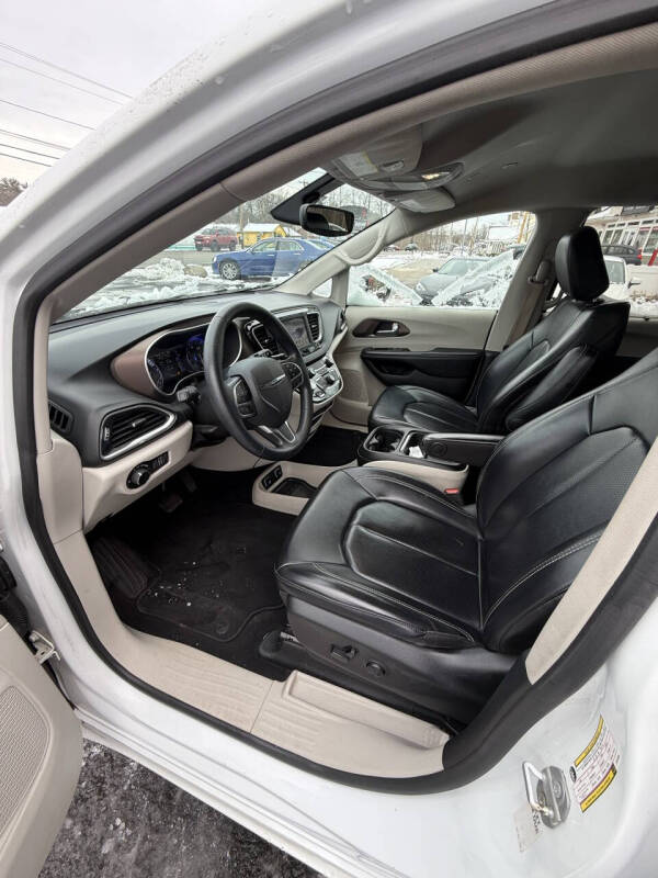 2020 Chrysler Voyager LXi