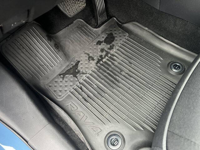 2023 Toyota RAV4 Hybrid SE