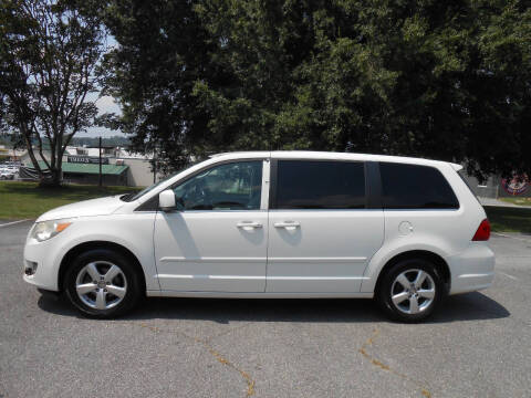 2010 Volkswagen Routan SE