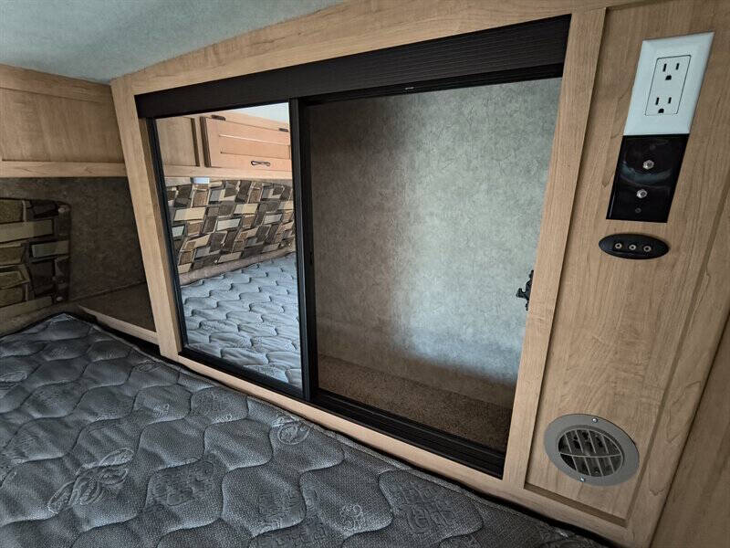 2015 Adventurer 86SBS