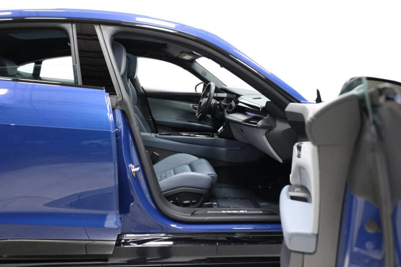 2024 Audi e-tron GT quattro Premium Plus