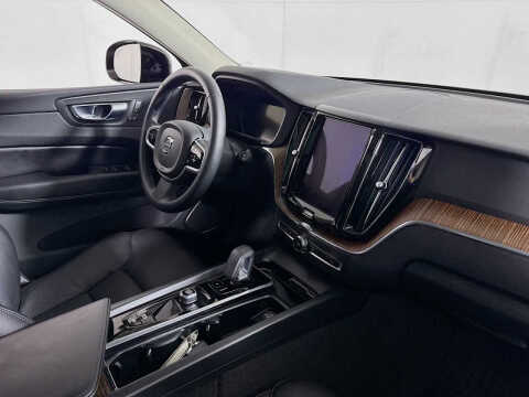 2023 Volvo XC60 B5 Plus Dark Theme