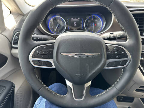 2024 Chrysler Voyager LX