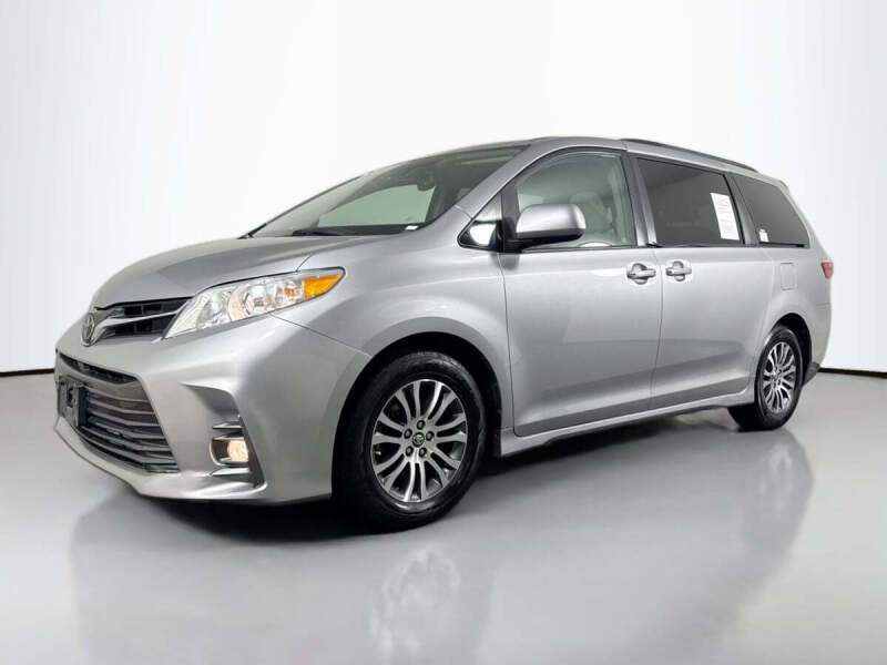 2018 Toyota Sienna XLE 8-Passenger