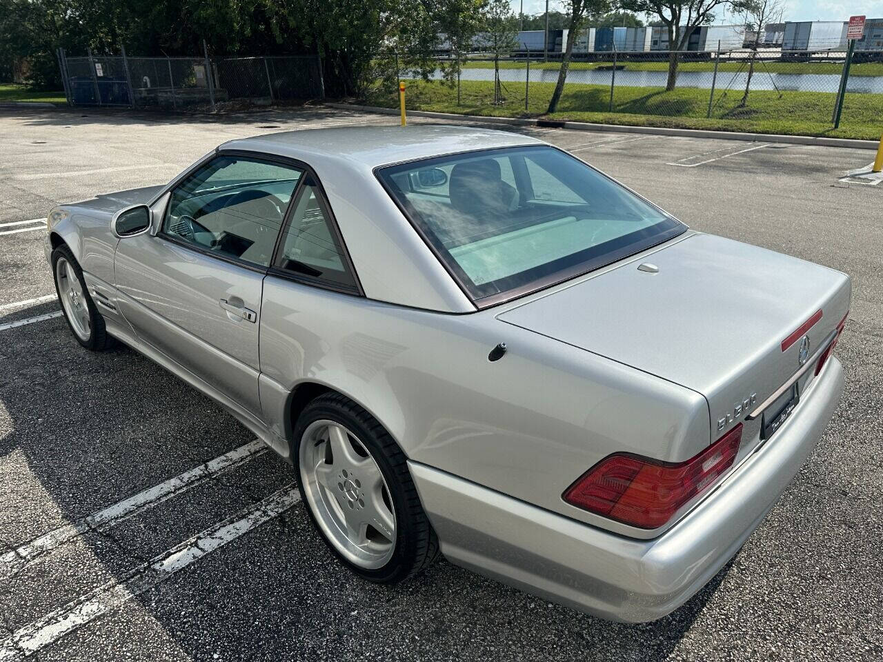 2000 Mercedes-Benz SL-Class  - $15,900