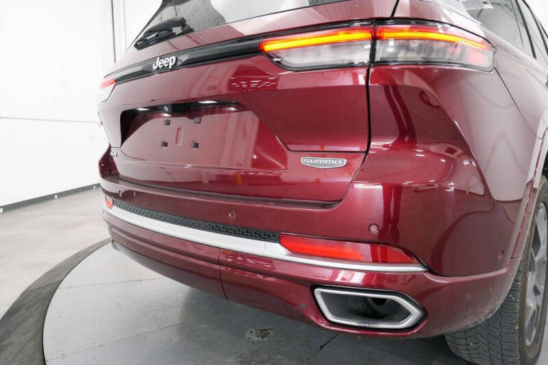 2022 Jeep Grand Cherokee Summit