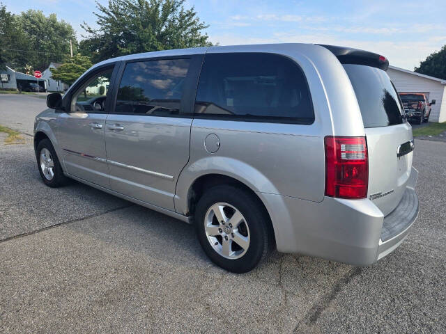 2008 Dodge Grand Caravan for sale at QUEENSGATE AUTO SALES in York, PA