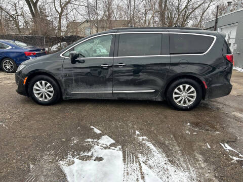 2017 Chrysler Pacifica Touring-L
