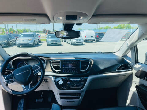 2017 Chrysler Pacifica Touring-L