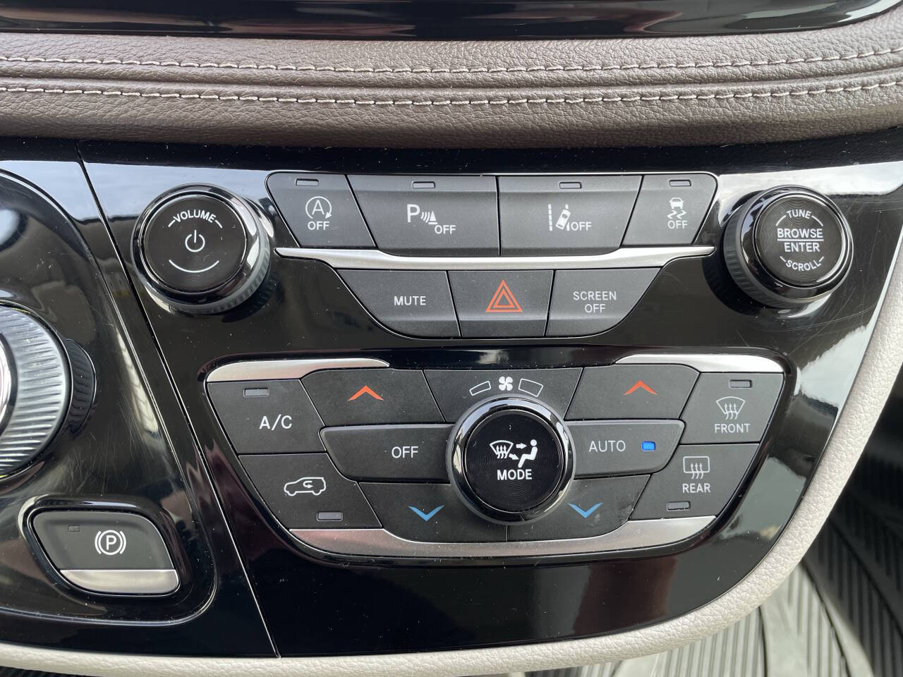 2021 Chrysler Pacifica Touring L photo 22