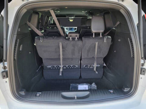 2027 Chrysler Pacifica LX