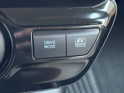 2021 Toyota Prius LE