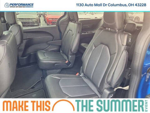 2027 Chrysler Pacifica Select